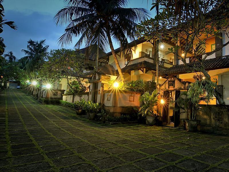 Dewi Sinta Hotel And Restaurant Танах Лот Экстерьер фото
