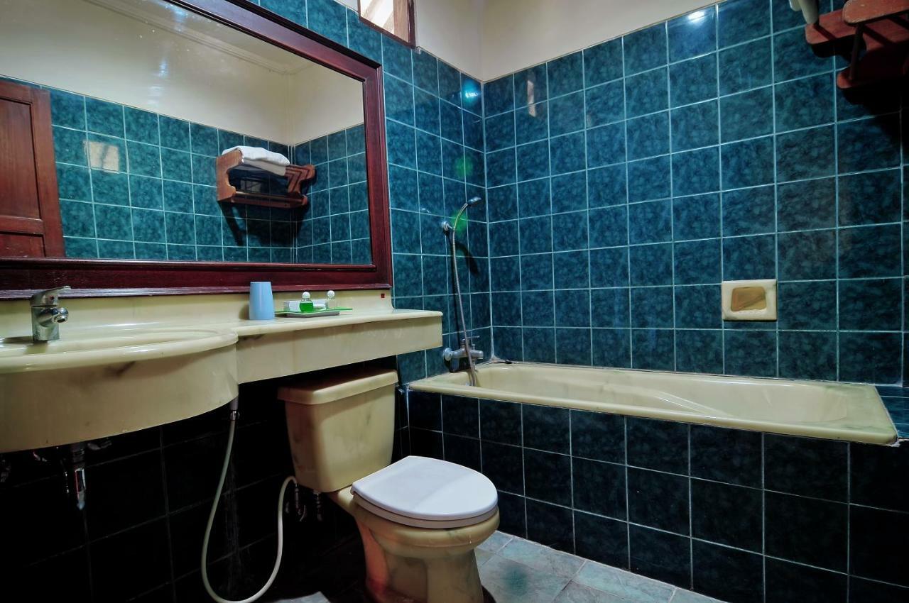 Dewi Sinta Hotel And Restaurant Танах Лот Экстерьер фото